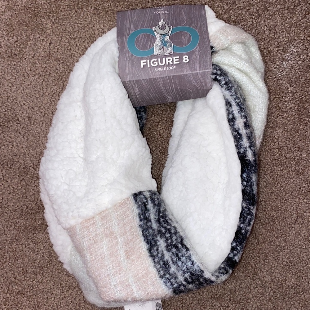 David and Young single loop scarf